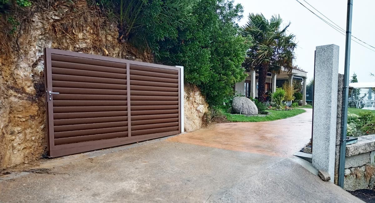 Puertas basculantes, un clásico que nunca falla para el garaje