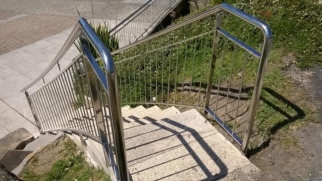 Seguridad y resistencia con nuestros pasamanos y barandillas